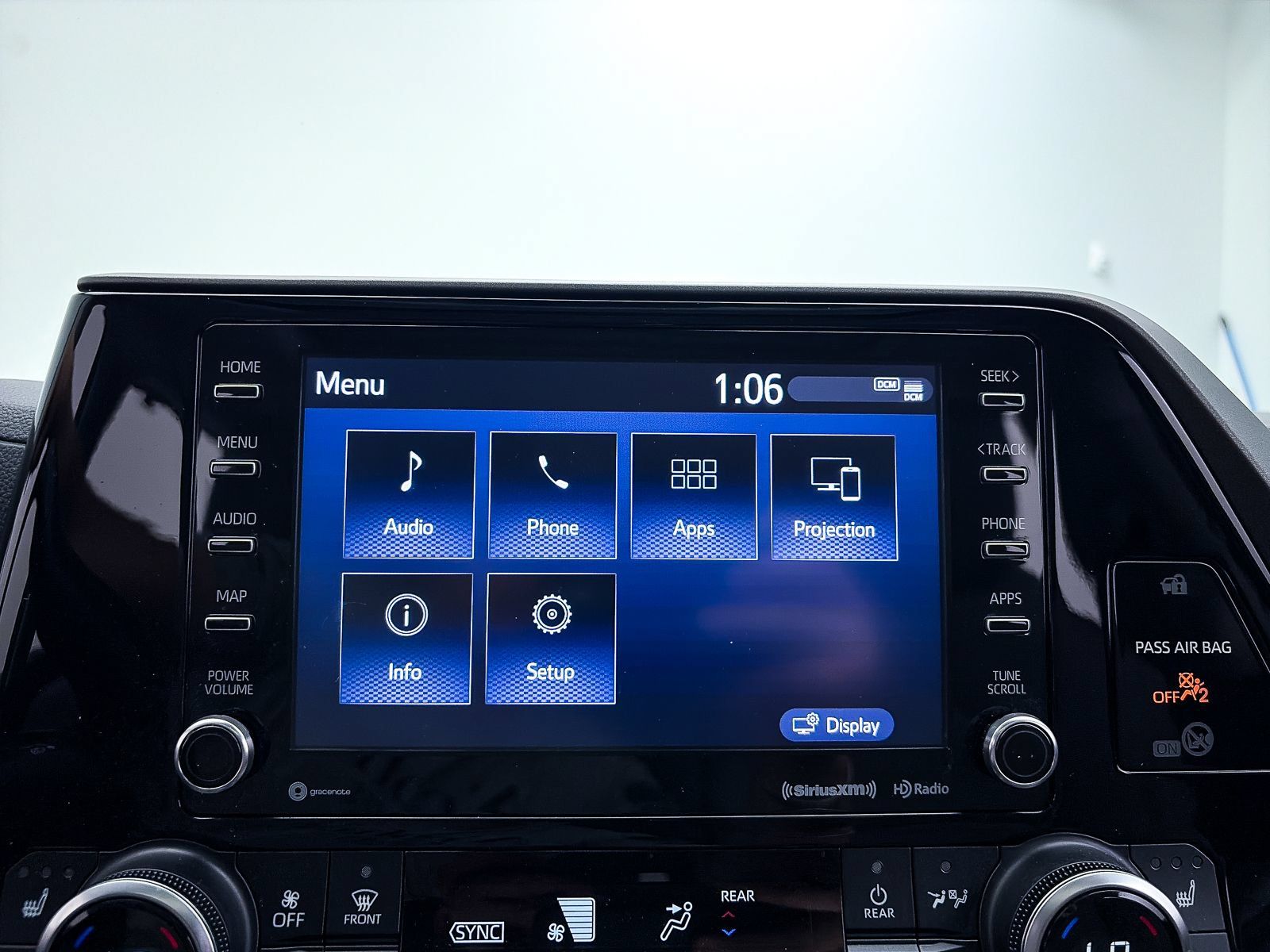 Used 2020 Toyota Highlander XLE AWD/4WD image 22