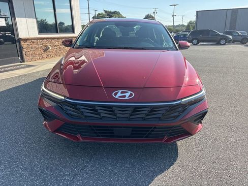 Used 2025 Hyundai Elantra SEL FWD image 10