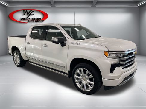 Used 2024 Chevrolet Silverado 1500 High Country w/ Technology Package AWD/4WD image 3