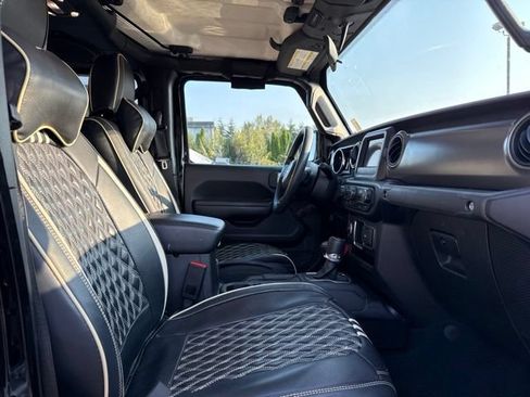 Used 2023 Jeep Gladiator Sport AWD/4WD image 9