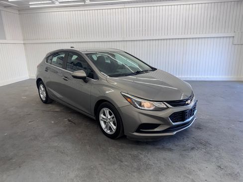 Used 2018 Chevrolet Cruze LT w/ Convenience Package image 3