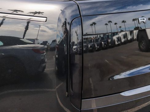 Used 2023 Land Rover Range Rover SE AWD/4WD image 6