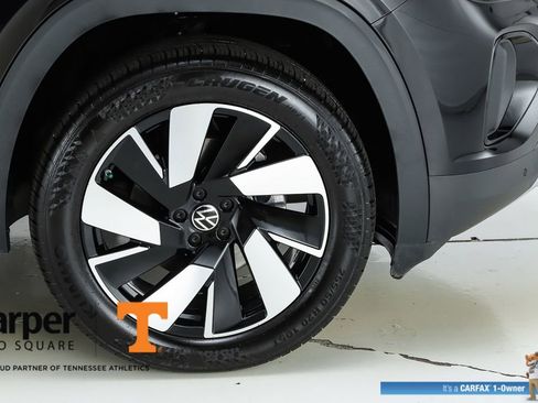 Used 2025 Volkswagen Atlas Cross Sport SE w/ Panoramic Sunroof Package image 53