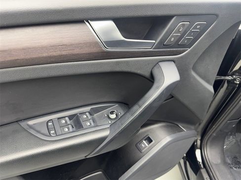 Used 2022 Audi Q5 2.0T Premium w/ Convenience Package image 33