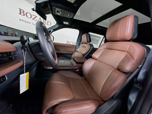 New 2026 Lincoln Navigator Reserve AWD/4WD image 23