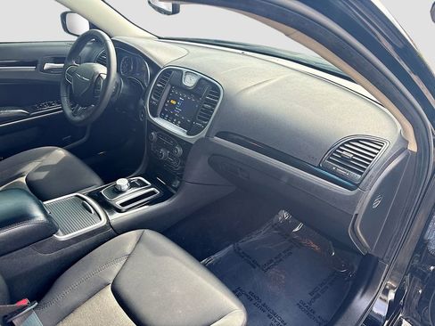 Used 2023 Chrysler 300 Touring w/ Sport Appearance Package RWD image 28