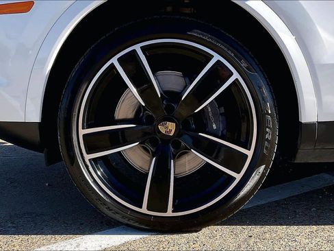 Used 2021 Porsche Cayenne image 7