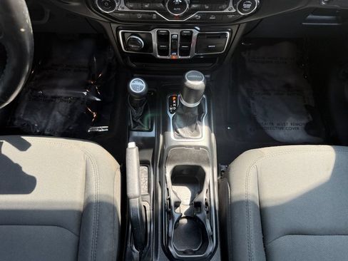 Used 2022 Jeep Gladiator Sport AWD/4WD image 11
