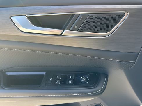 Used 2025 Volkswagen Atlas Cross Sport SE image 25