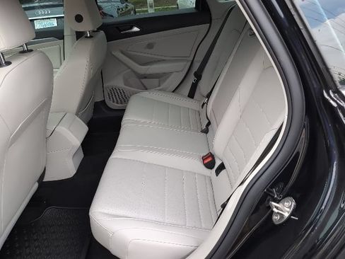 Used 2023 Volkswagen Jetta SE w/ Panoramic Sunroof Package FWD image 26