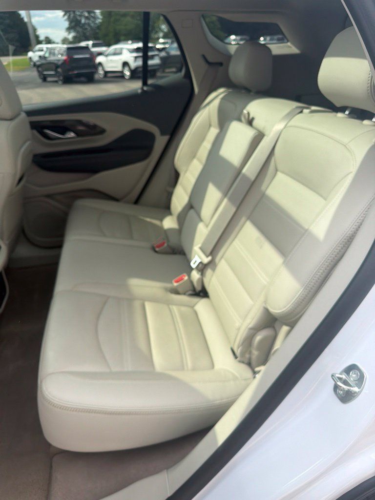 Certified 2023 GMC Terrain Denali w/ Denali Premium Package AWD/4WD image 9