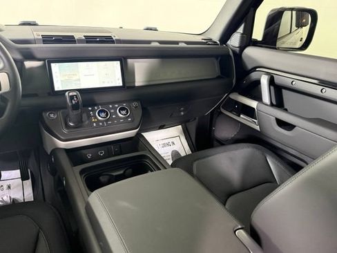 Used 2024 Land Rover Defender 110 X-Dynamic SE AWD/4WD image 25