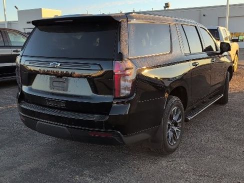 Used 2023 Chevrolet Suburban Z71 w/ Luxury Package image 2