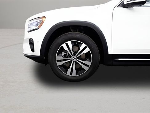 Used 2025 Mercedes-Benz GLB 250 image 12