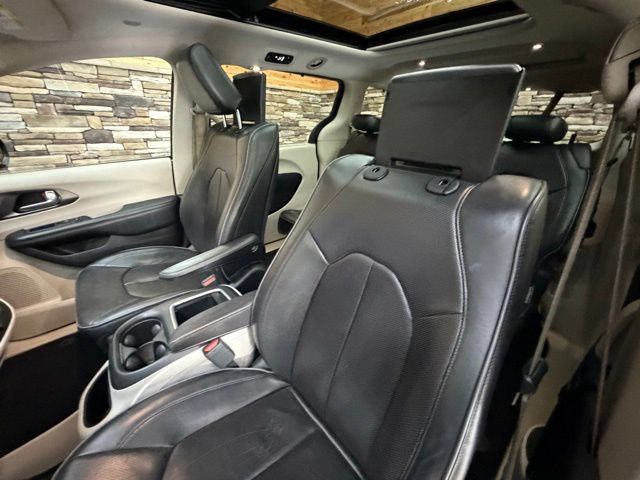 Used 2017 Chrysler Pacifica Limited w/ UConnect Theater Package FWD image 14