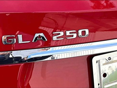 Used 2019 Mercedes-Benz GLA 250 4MATIC image 30