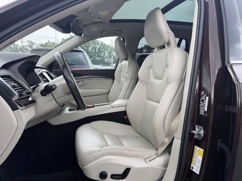 Used 2018 Volvo XC90 T6 Momentum w/ Convenience Package AWD/4WD image 8