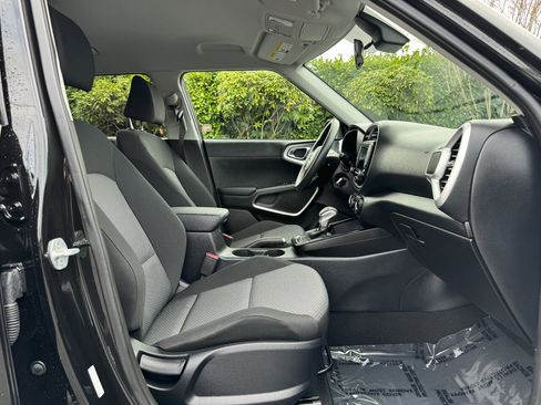 Used 2022 Kia Soul LX w/ Technology Package image 18
