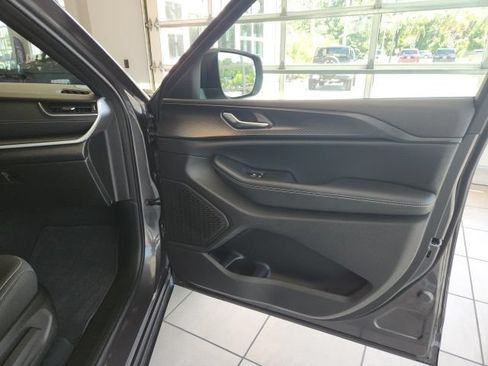 Certified 2025 Jeep Grand Cherokee Laredo w/ Luxury Tech Group I RWD image 19