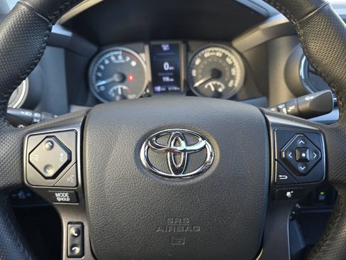 Used 2017 Toyota Tacoma TRD Sport AWD/4WD image 20