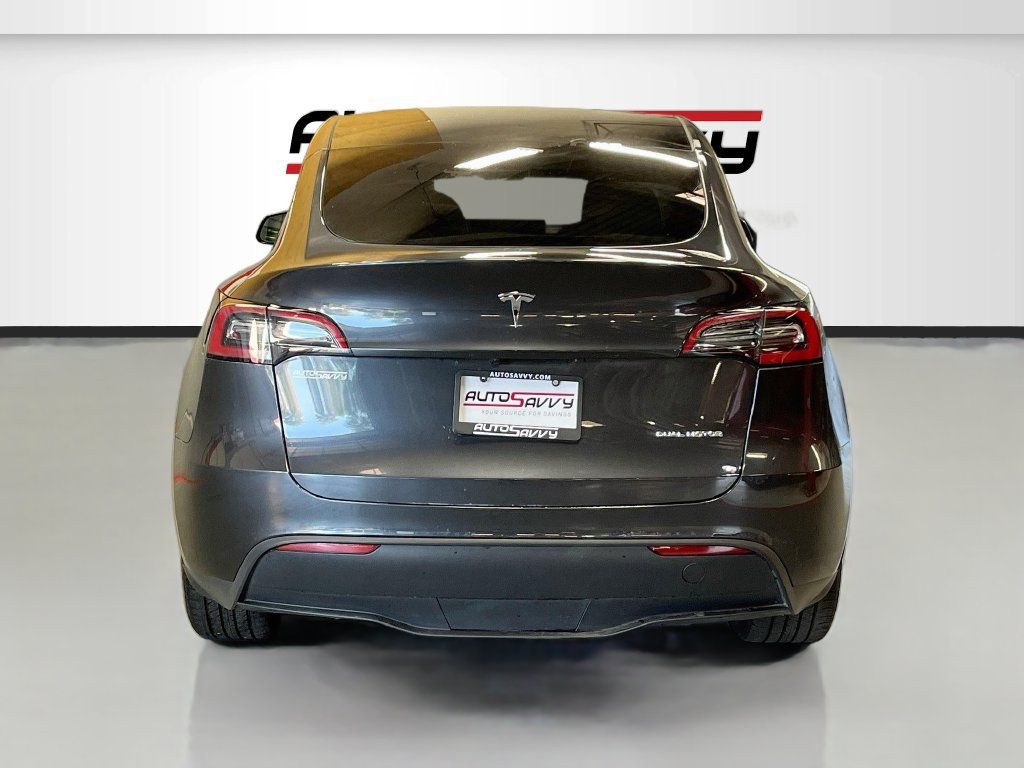 Used 2024 Tesla Model Y Long Range AWD/4WD image 6