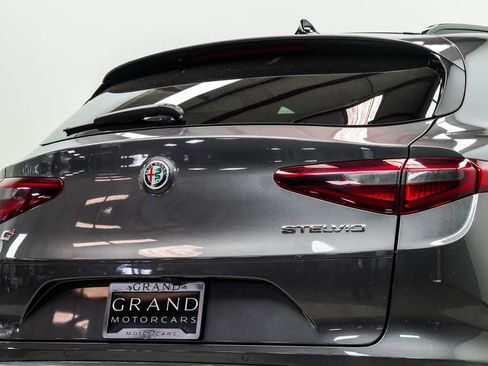 Used 2023 Alfa Romeo Stelvio Ti image 13