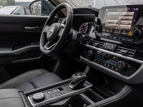 Certified 2025 Nissan Pathfinder SL w/ SL Premium Package image 27