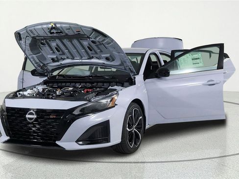 New 2026 Nissan Altima 2.5 SR image 8