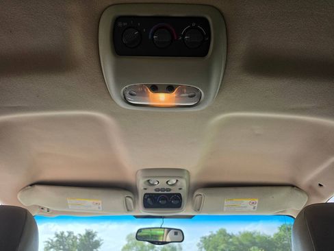 Used 2002 Chevrolet Suburban LS RWD image 45