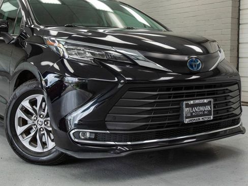 Used 2022 Toyota Sienna XLE image 9