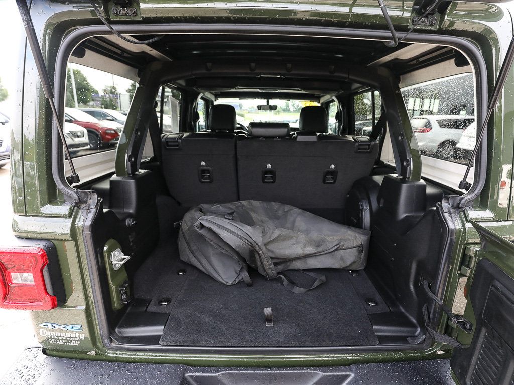 Used 2023 Jeep Wrangler Unlimited Sahara w/ Cold Weather Group AWD/4WD image 7