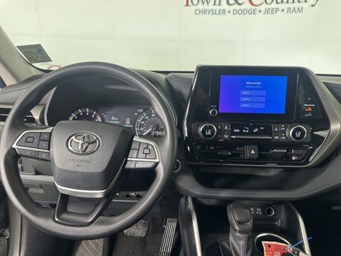 Used 2023 Toyota Highlander L image 10