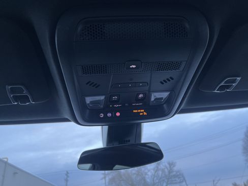 Used 2025 Cadillac XT5 Premium Luxury image 35