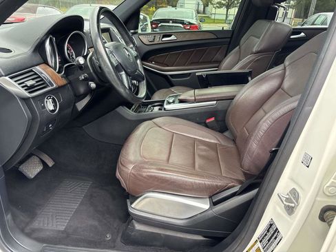 Used 2015 Mercedes-Benz GL 550 4MATIC image 8