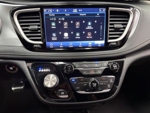Used 2021 Chrysler Pacifica Touring-L w/ S Appearance Package FWD image 20