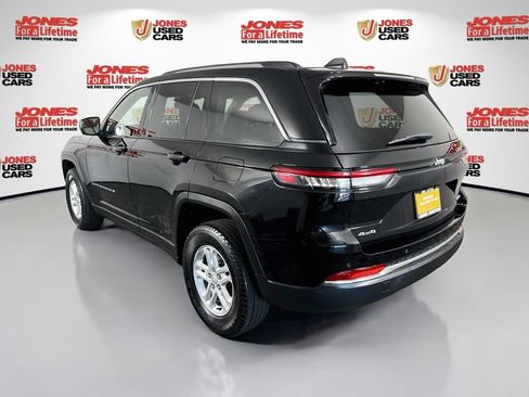Used 2023 Jeep Grand Cherokee Laredo w/ Luxury Tech Group I AWD/4WD image 2