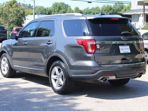 Used 2018 Ford Explorer XLT w/ Equipment Group 202A FWD image 5
