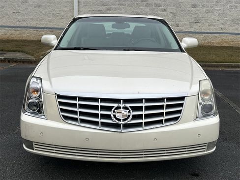 Used 2011 Cadillac DTS Luxury image 2