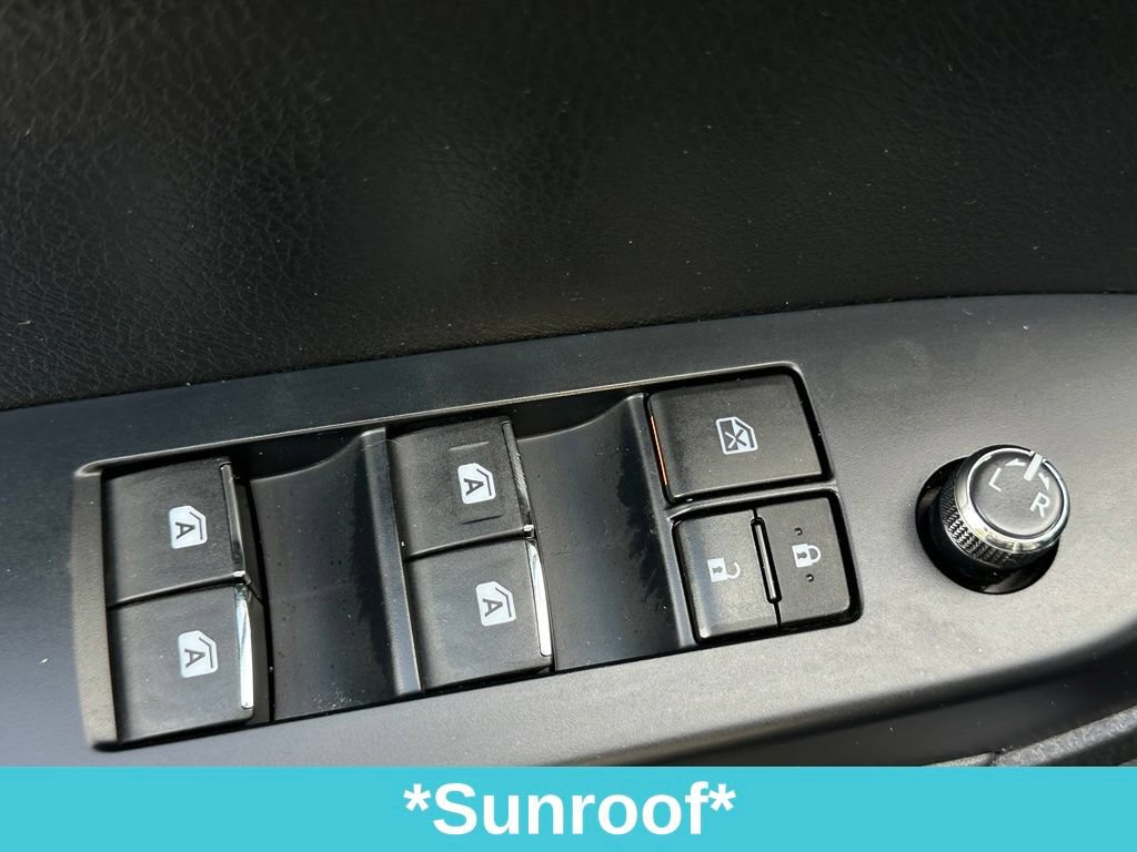 Used 2014 Toyota Highlander Limited Platinum AWD/4WD image 18