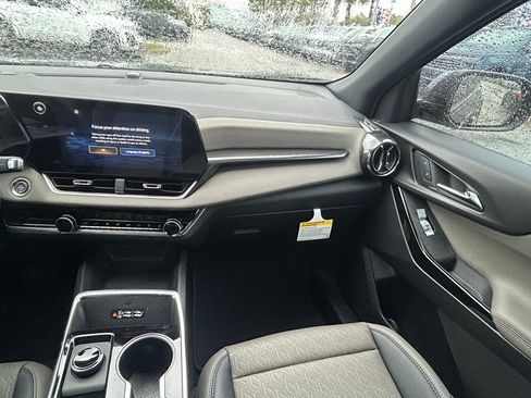 New 2026 Chevrolet Equinox LT w/ Convenience Package II FWD image 17