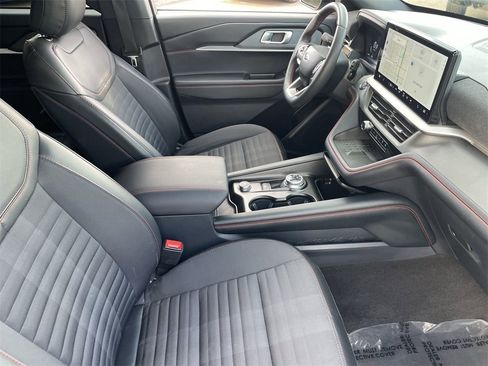 Used 2025 Ford Explorer ST-Line w/ Premium Package image 11