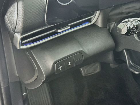 Used 2024 Hyundai Elantra SEL FWD image 7
