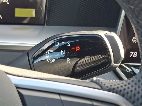 New 2026 Volkswagen Tiguan SE R-Line image 8