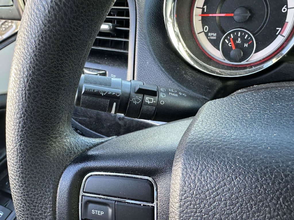 Used 2015 Dodge Grand Caravan American Value Package FWD image 31