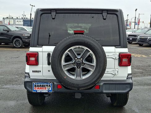 Used 2018 Jeep Wrangler Unlimited Sahara w/ Safety Group image 5