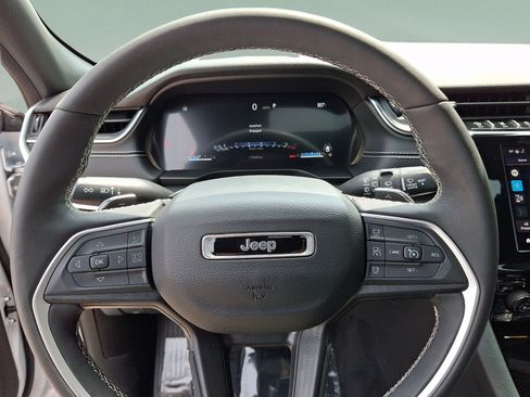 Certified 2023 Jeep Grand Cherokee Altitude AWD/4WD image 17