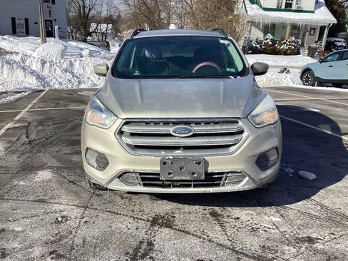 Used 2018 Ford Escape SE image 2