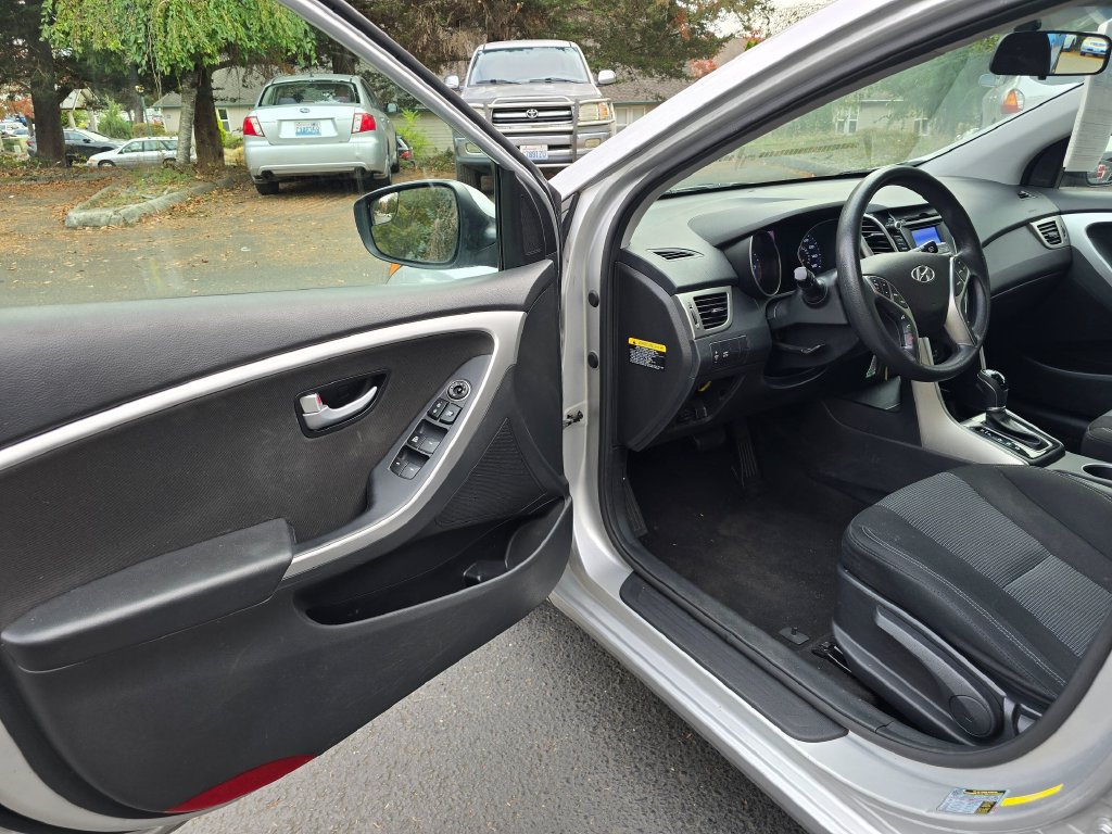 Used 2016 Hyundai Elantra GT FWD image 4