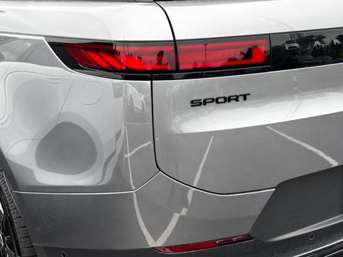Used 2025 Land Rover Range Rover Sport SE image 33