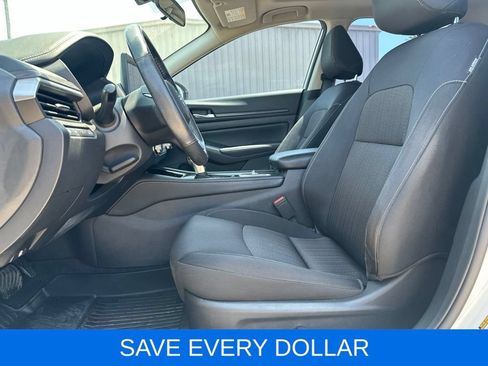 Used 2024 Nissan Altima 2.5 SV w/ SV Premium Package FWD image 9